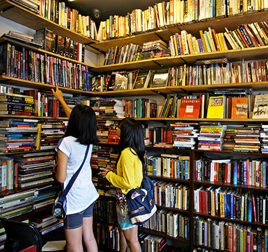 Books in our live. To collect secondhand books. Collect second hand books. They are books. Cooler second hand books.