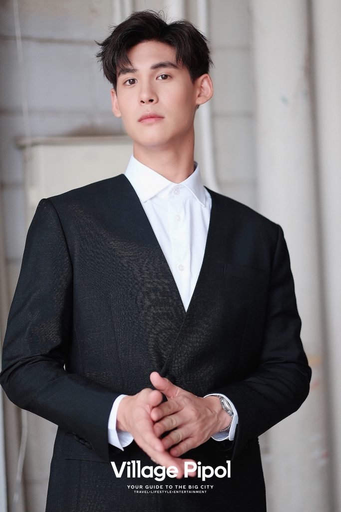 Village Pipol Boss in black