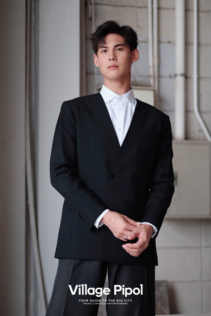Village Pipol Boss in black