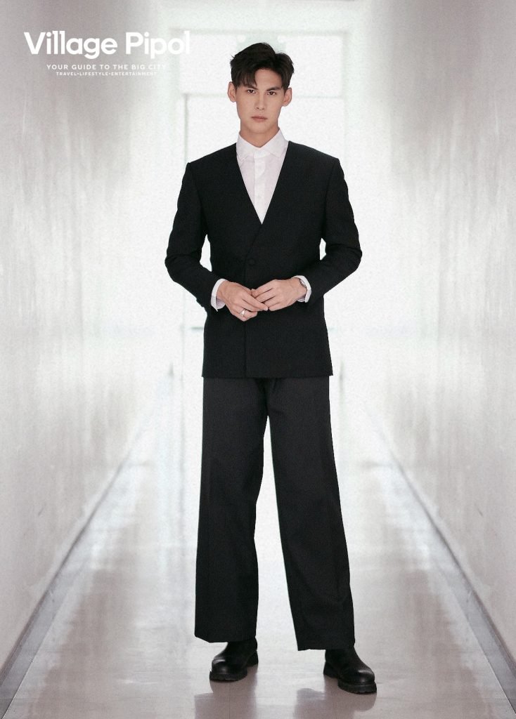 Village Pipol Boss in black