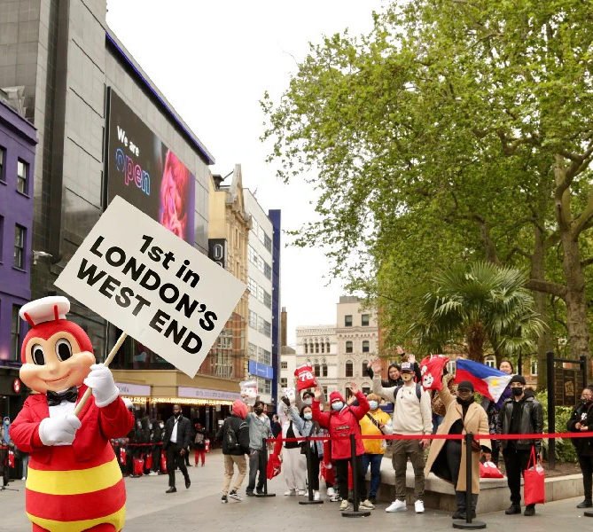 Jollibee London opening sells over 4,000 Chickenjoy