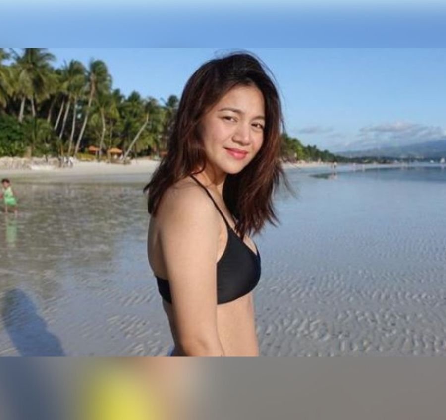 Kyla by the beach