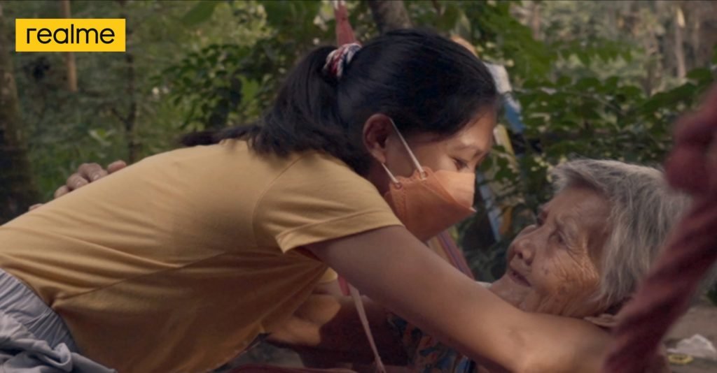 realme spreads some holiday cheer by reuniting fans with their loved ones