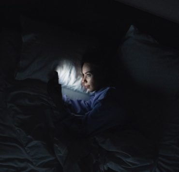 Using a phone on bed affects sleeping quality