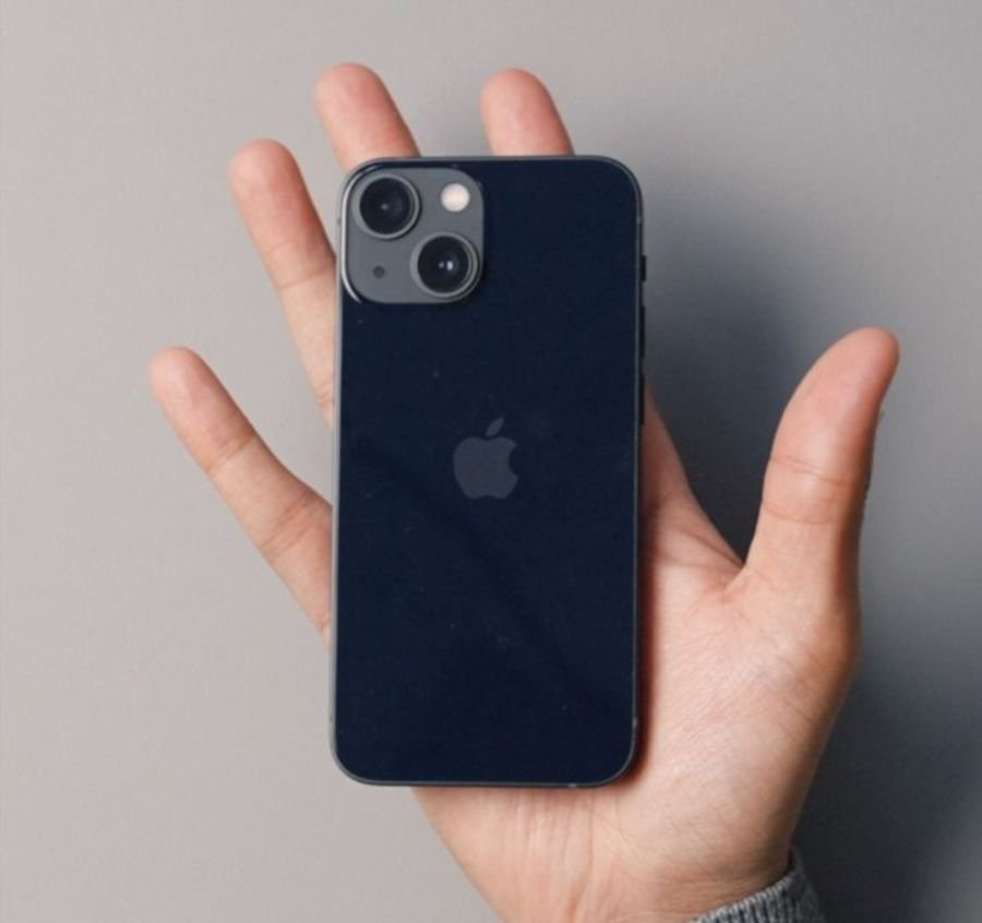 smaller phones should be appreciated just as much as larg phones. After all, there are people who prefer a compact smartphone.
