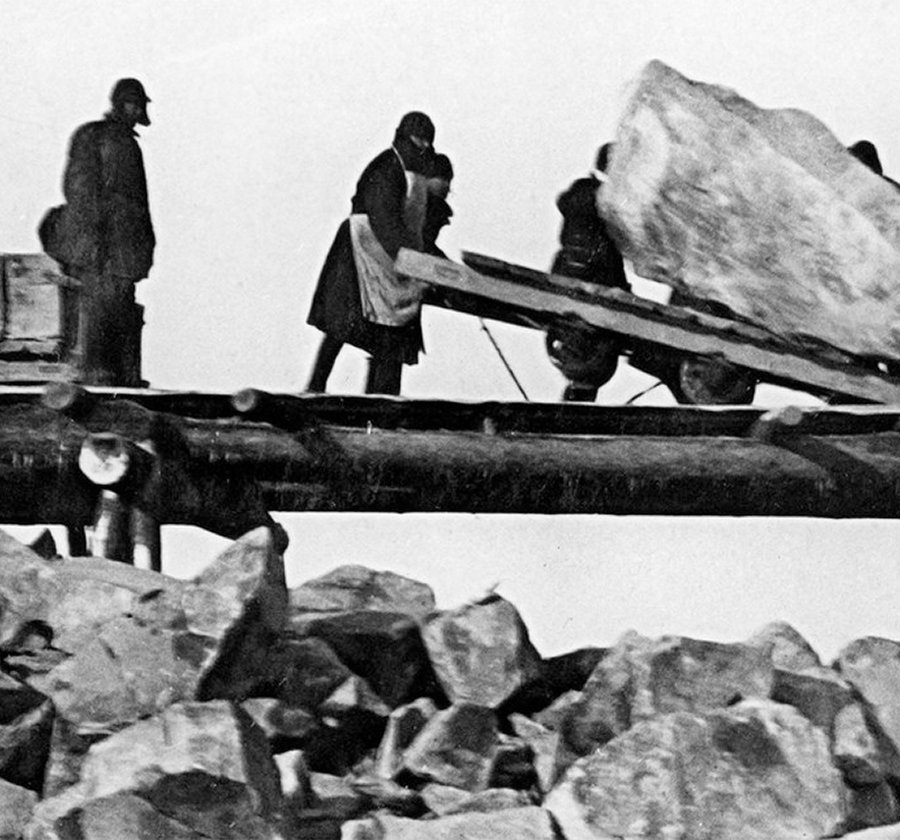 Image of forced labor in Gulag prisons.