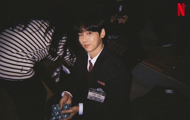 Park Jung Woo Behind the scene wearing uniform taken from Netflix