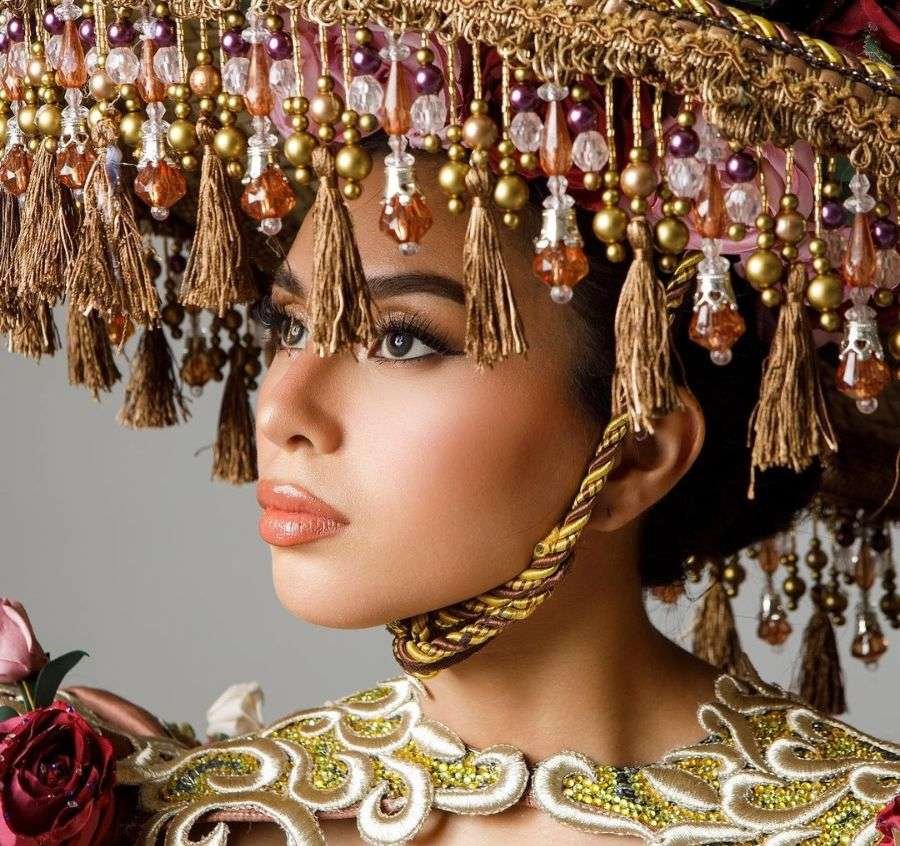 Beatriz McLelland shields through her Salakot National Costume