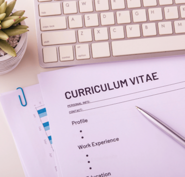 For First-Time Jobseekers: Résumé vs. Curriculum Vitae