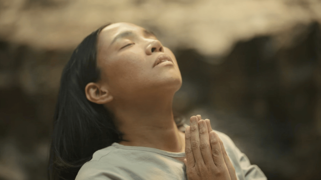 Isang Himala Elsa pose