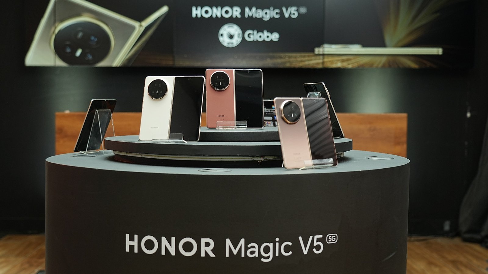 HONOR Magic V5