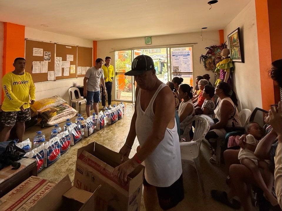 Maxim Rides & Food Delivery driver-partners recently organized a relief effort to aid families in Negros Occidental impacted by Typhoon Tino.