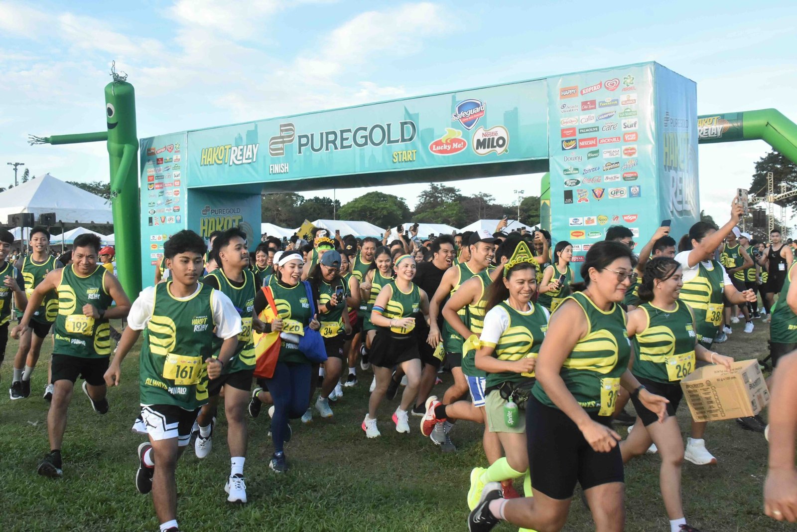 Puregold recently transformed a fun Filipino activity into a large-scale community engagement platform with the launch of the Puregold Hakot Relay Run at Burnham Green Park in Luneta.