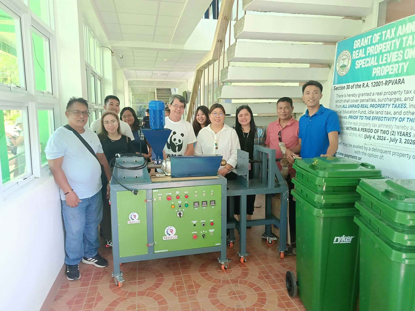 Through a practical, community-led initiative, Epson Philippines Corporation (EPC) partnered with World Wide Fund for Nature Philippines (WWF-Philippines) and completed the Pio Duran Waste Management Enhancement Project, helping strengthen local waste systems.