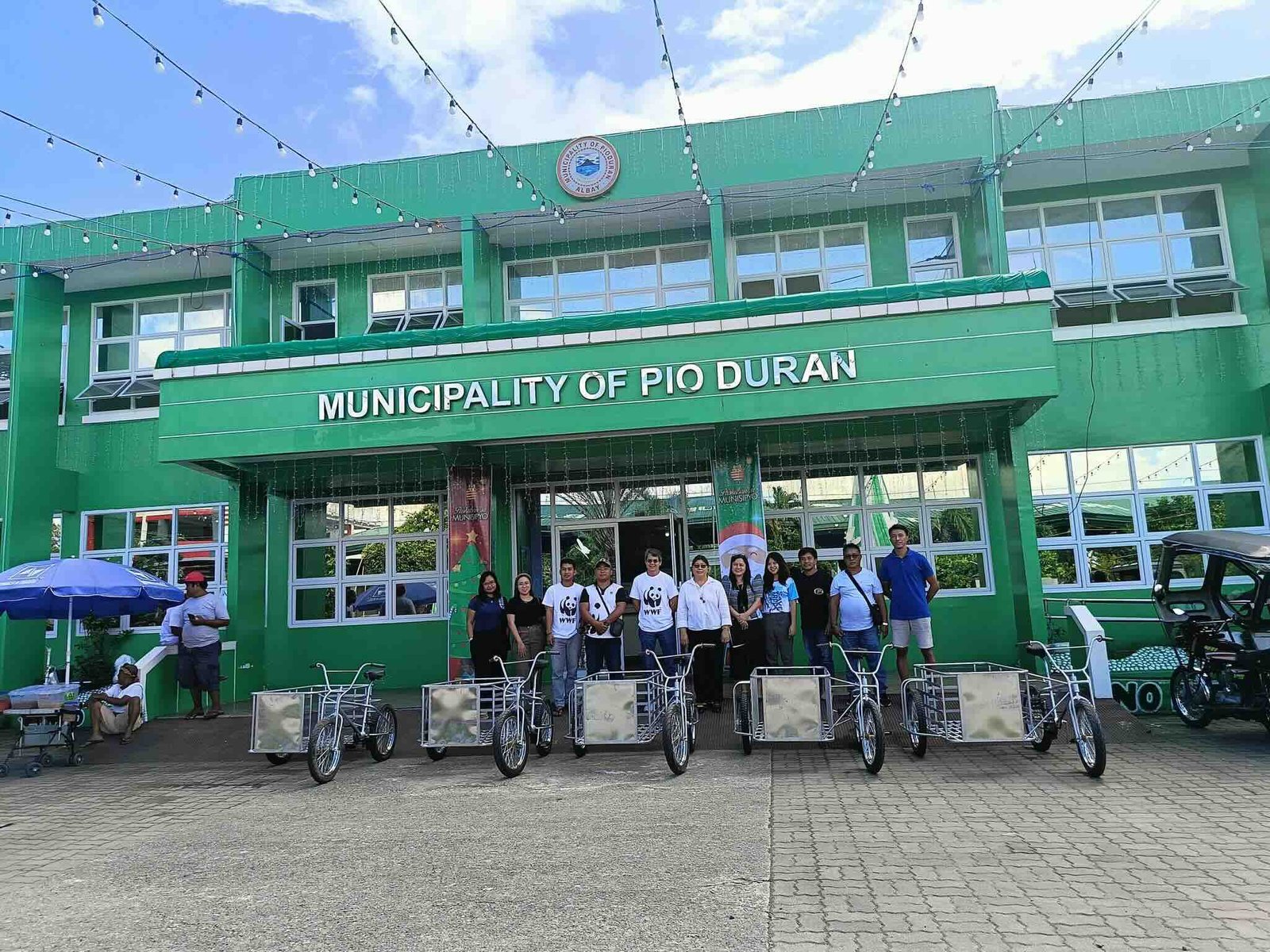 Through a practical, community-led initiative, Epson Philippines Corporation (EPC) partnered with World Wide Fund for Nature Philippines (WWF-Philippines) and completed the Pio Duran Waste Management Enhancement Project, helping strengthen local waste systems.